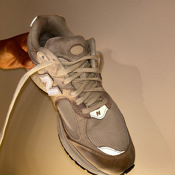 taupe new balance 2002R - Picture 2 of 6